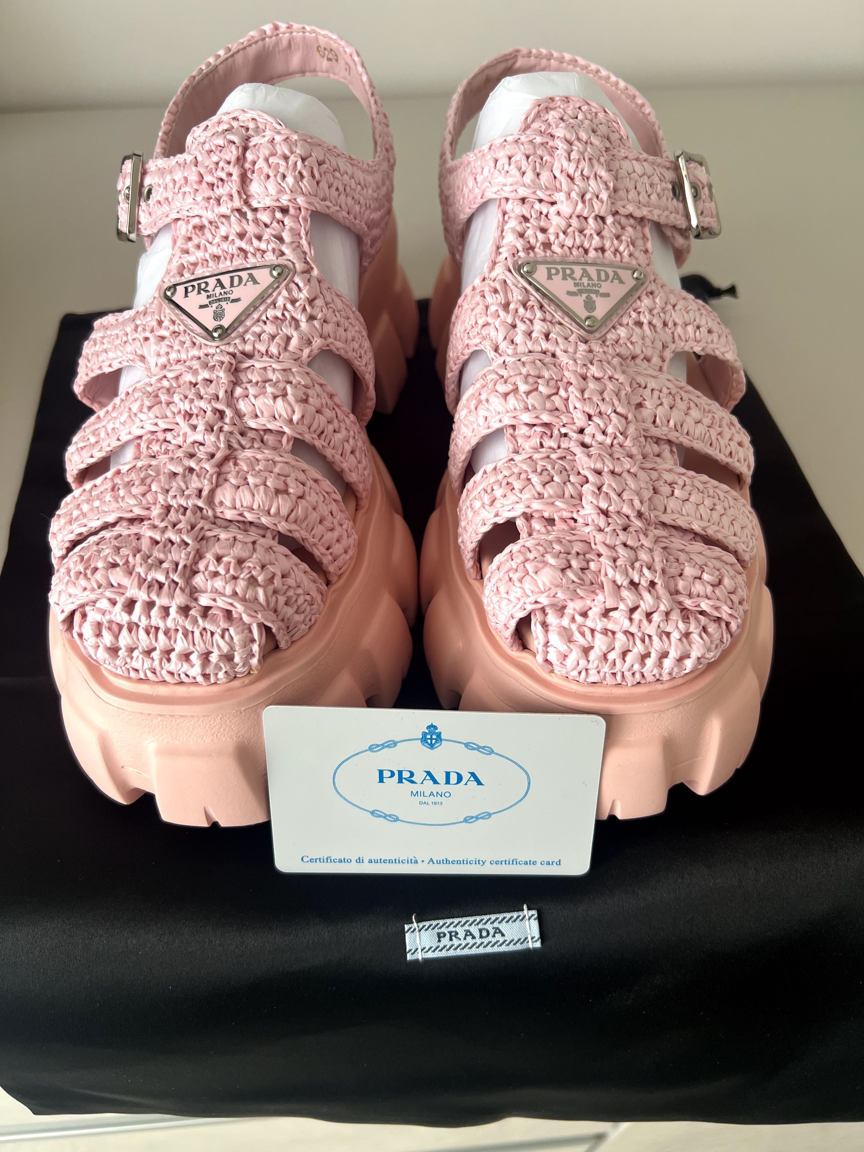 Дамски сандали Prada.Налични 37 38 39 номер