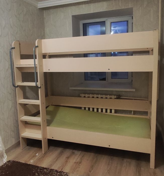 Срочно продам двухъярусную кровать