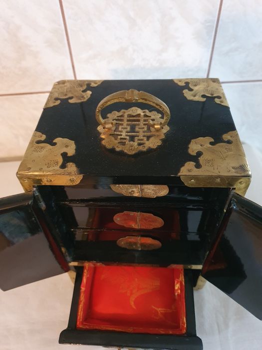 Dulapior pentru Bijuterii