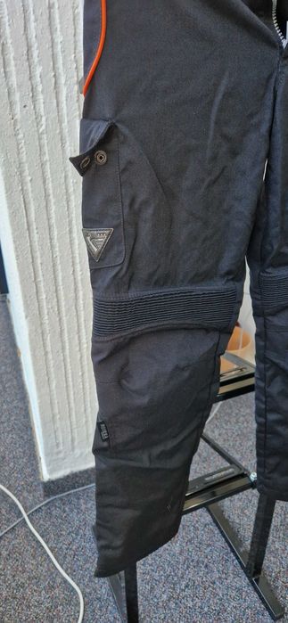 Pantaloni motocicleta