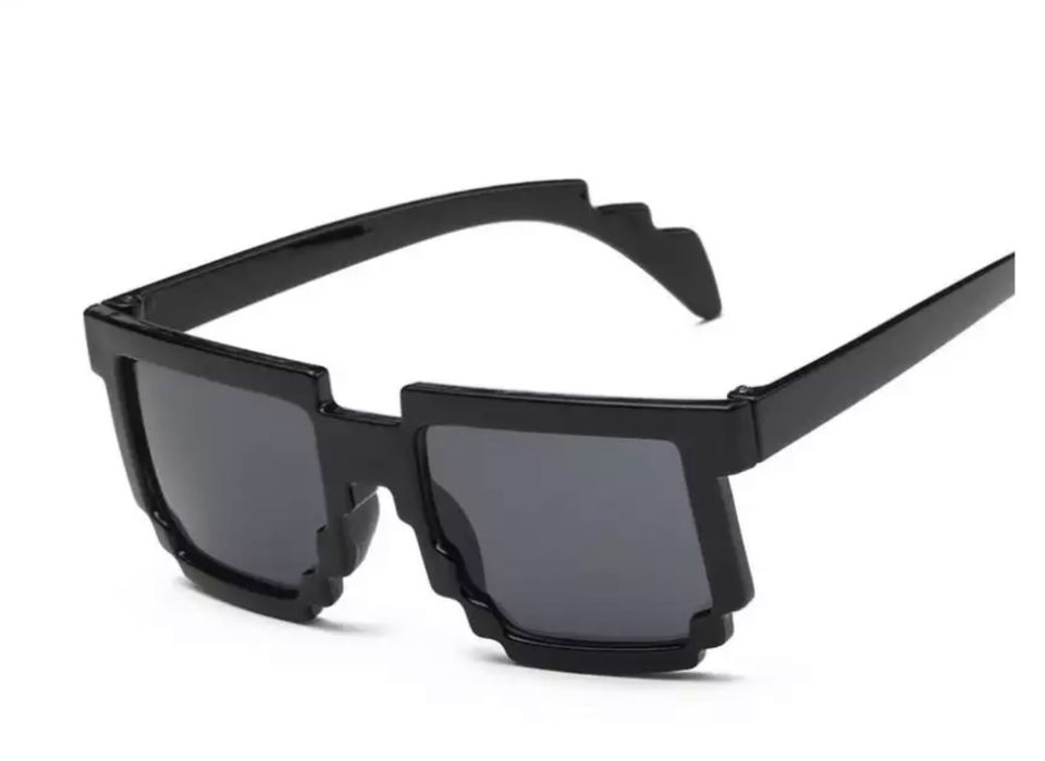 Set jucarii minecraft + ochelari de soare minecraft + pistol de plus