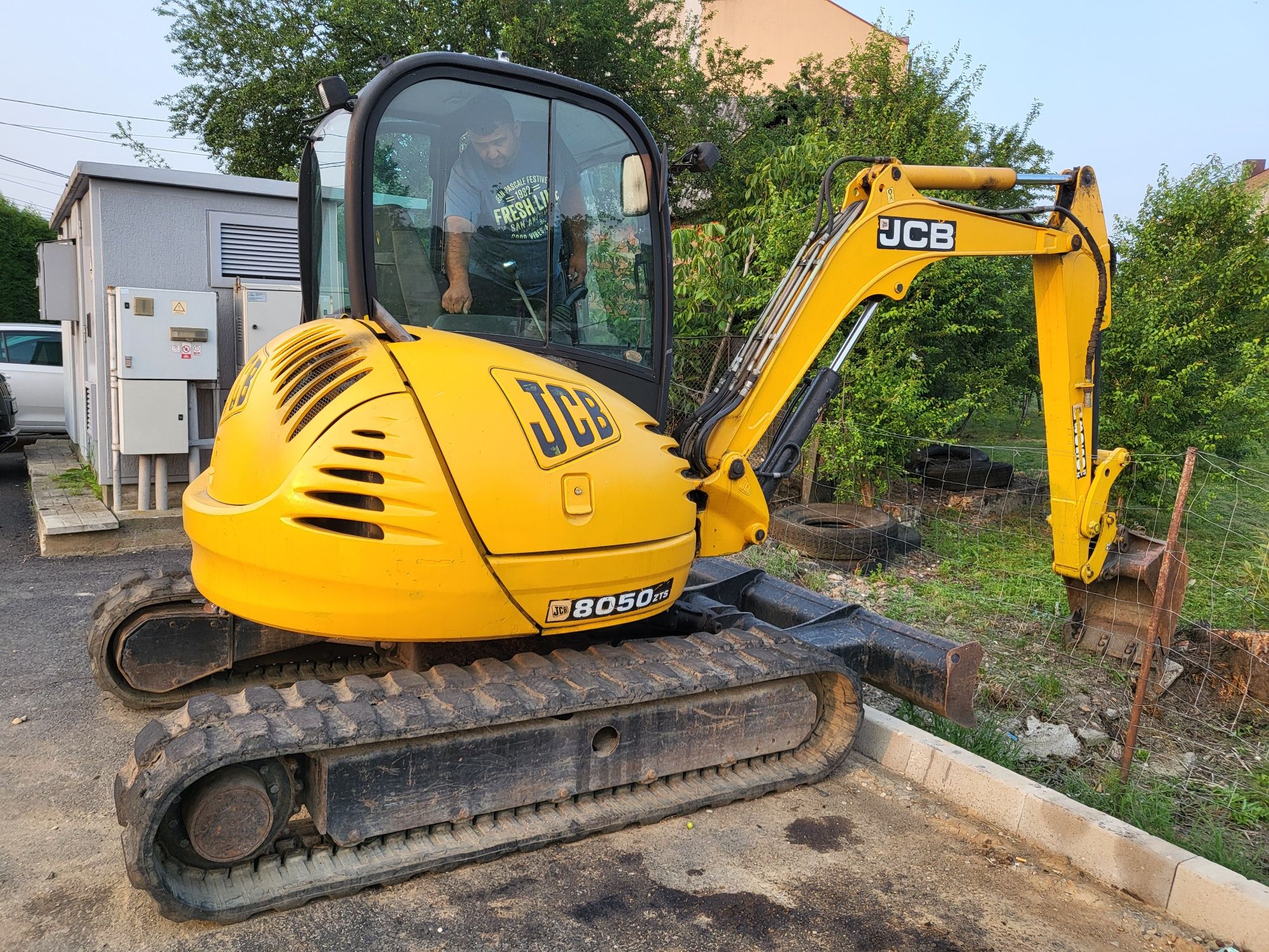 Vand excavator jcb