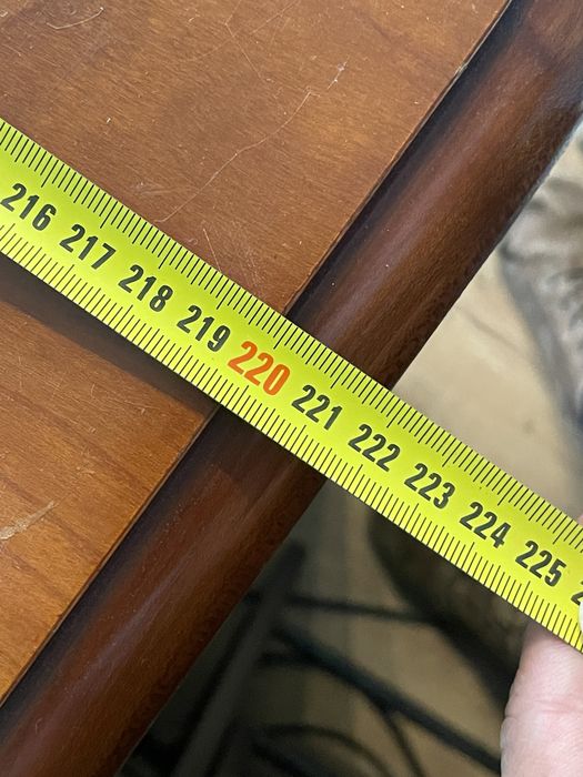 Разкошен дървен шкаф с инкрустация