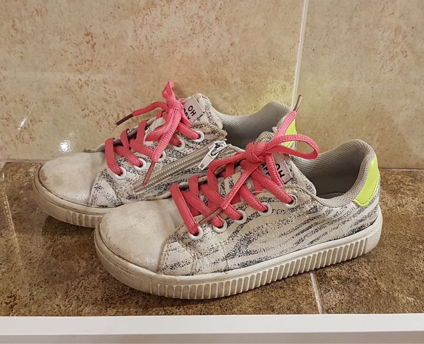 Кроссовки на девочку. Размер-30.