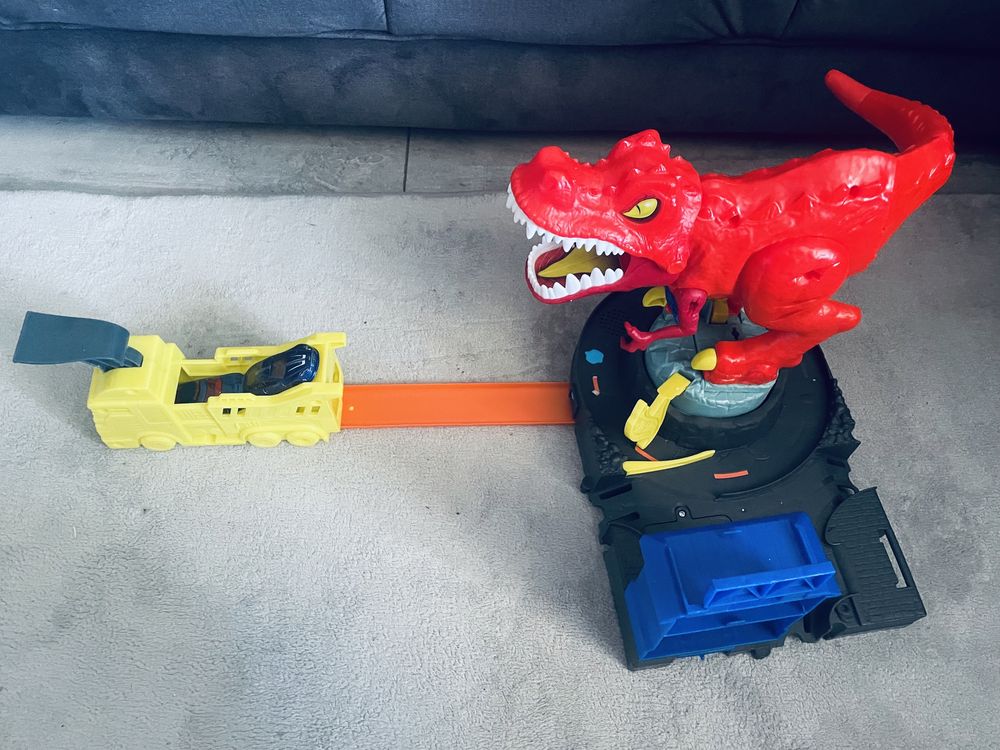 Оригинална писта Hot wheels T-Rex