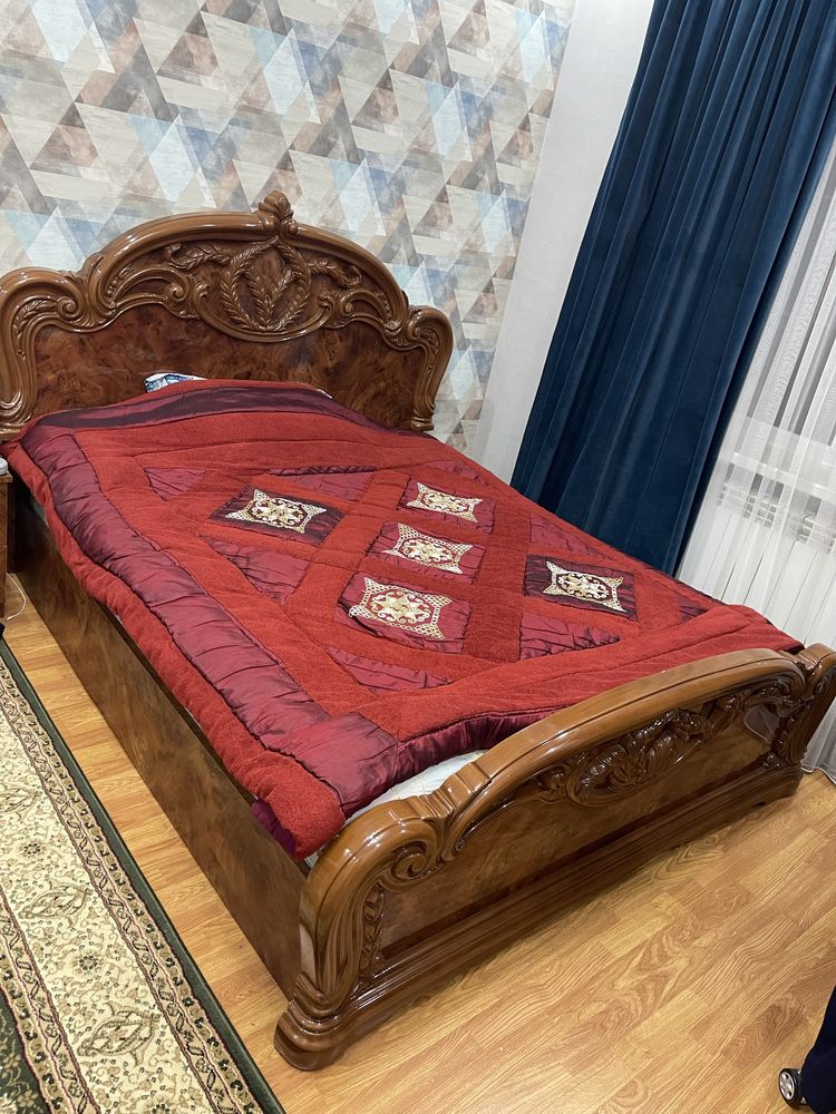 Продам кровать с матрацом