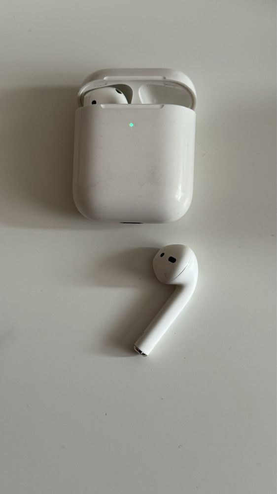 Airpods apple primul model