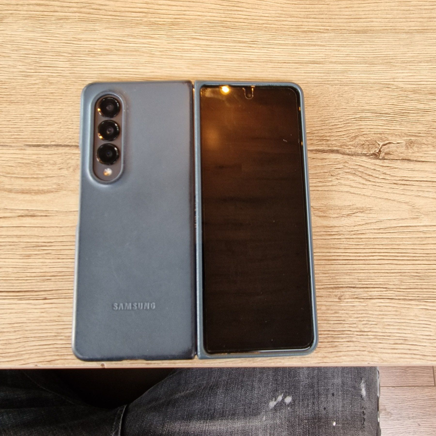 Samsung fold 4. 256