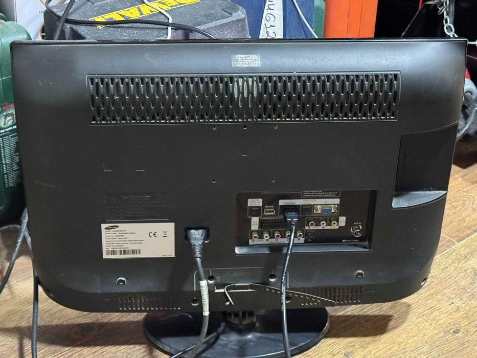 Телевизор Samsung LE22B450C4W