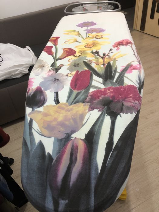 Masa de calcat, priza incorporara