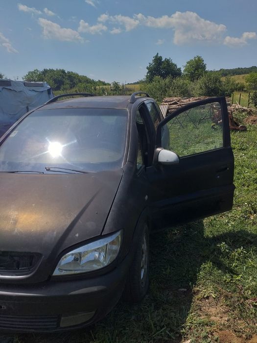 Vând Opel Zafira ,Motor 2000cm,motorina,motorul pornește,pentru piese
