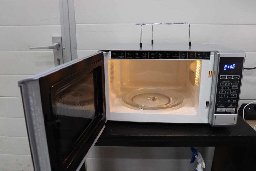 Микровълнова фурна SHARP R670S 2в1, грил, 20л, 800W, 13 програми