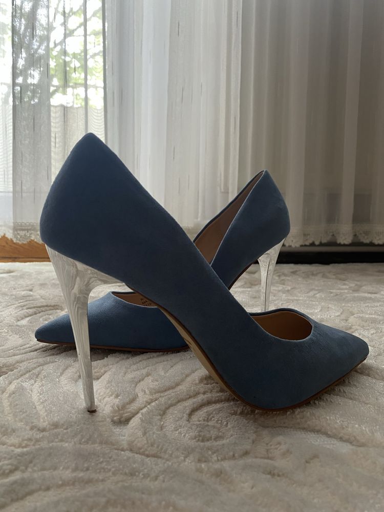 Pantofi stiletto