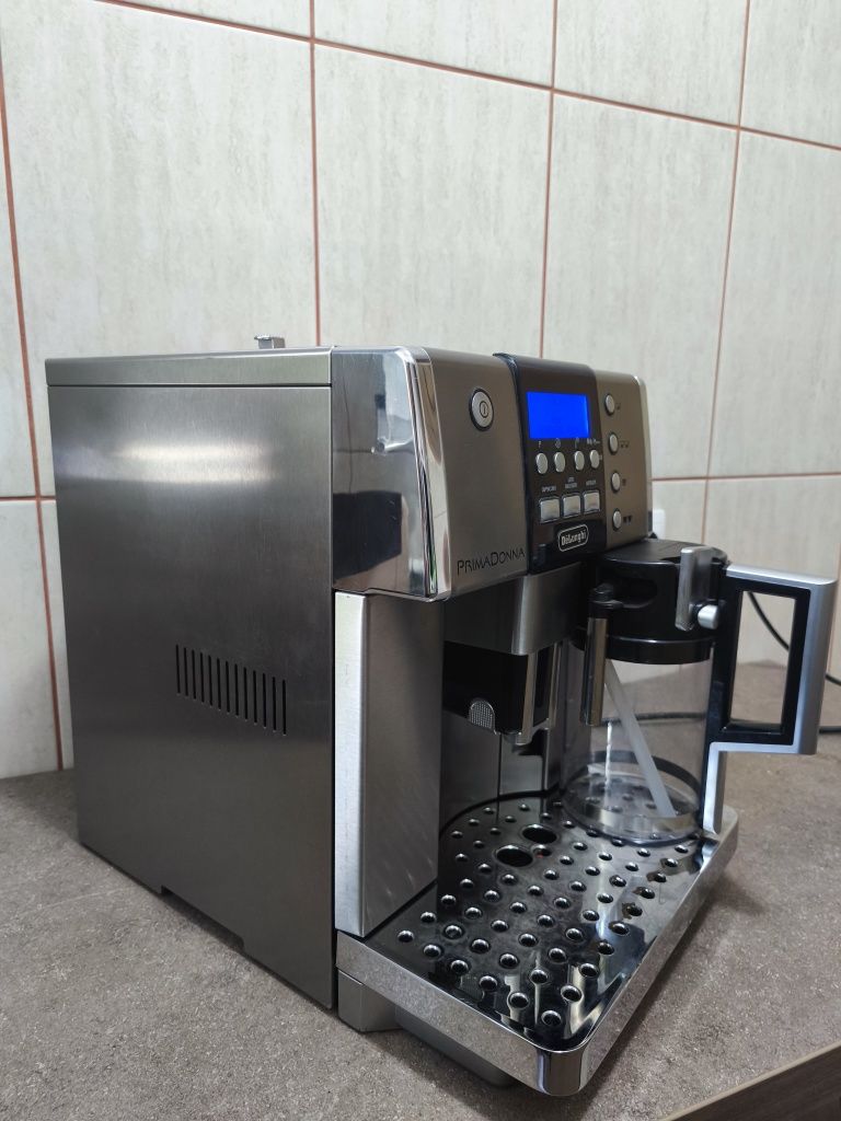Espressor automat De'Longhi PrimaDonna Esam 6600 Made in Italy