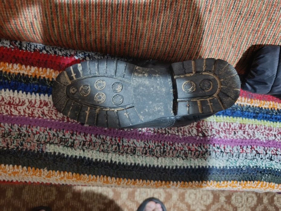 Продаются полусапожки 44 размера,в отличном состоянии.