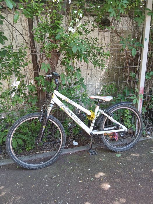 Vând bicicleta  bellini