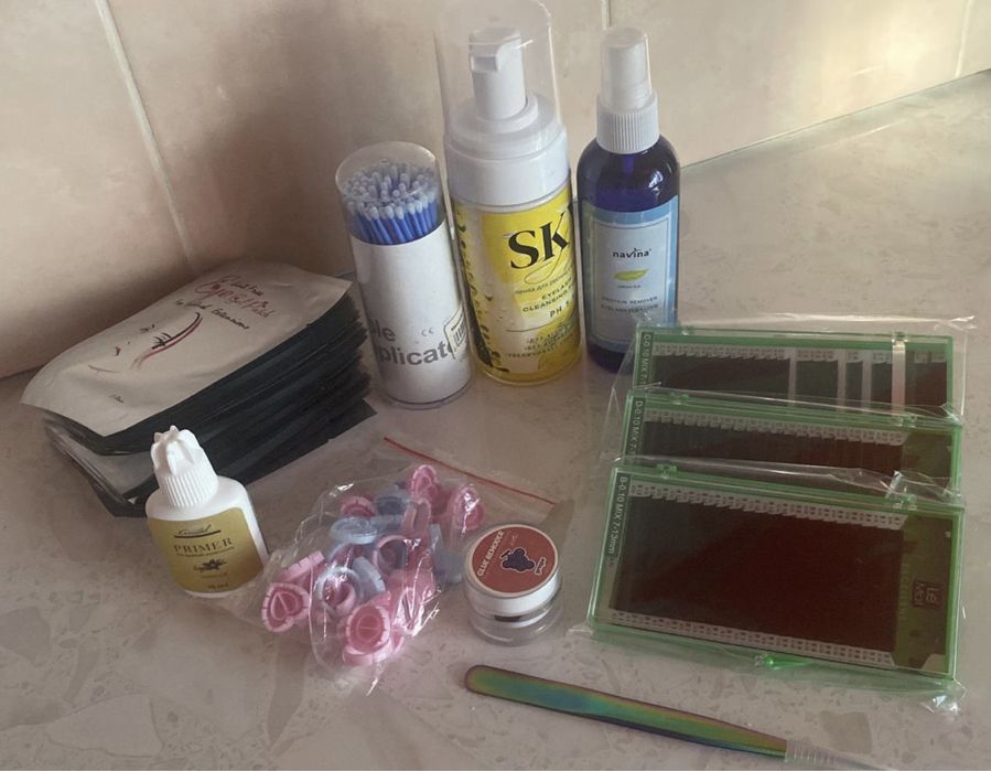 Для наращивание ресниц ,