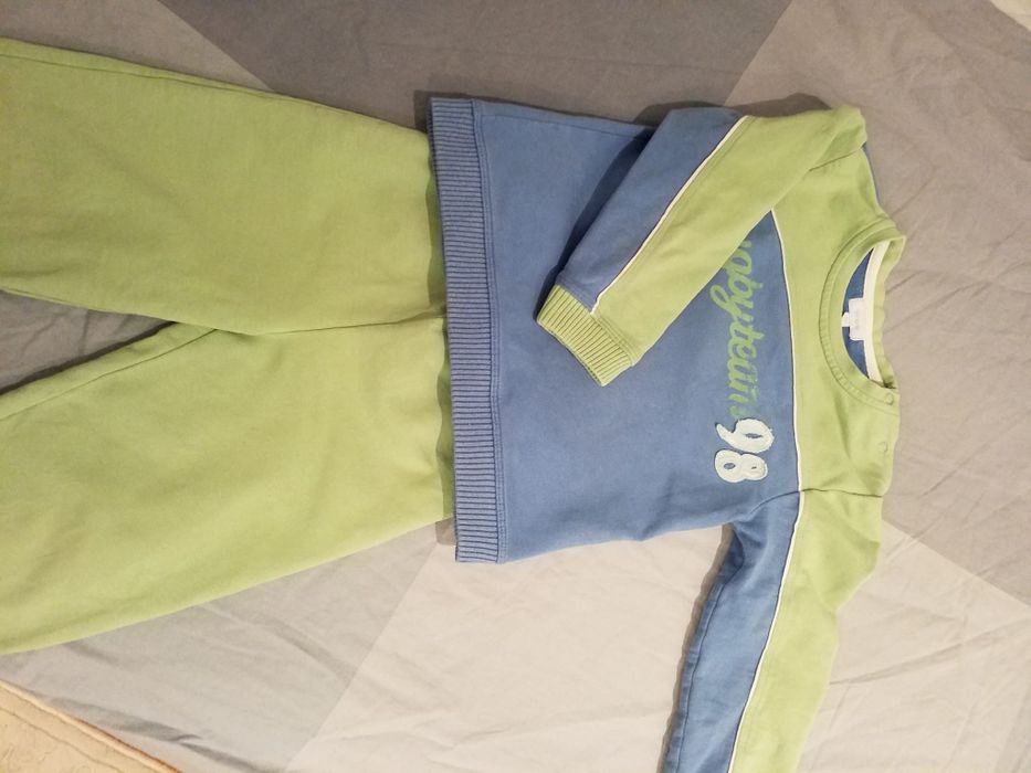 Trening bumbac 100% cu 2 pantaloni. Mărime 3 ani.