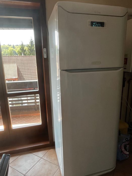 Combină frigorifică  Ariston , no frost  202 cm 450 litri