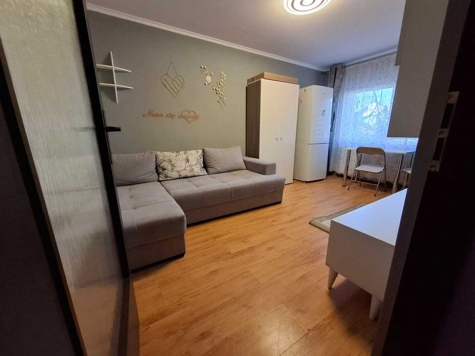 Închiriez garsonieră
