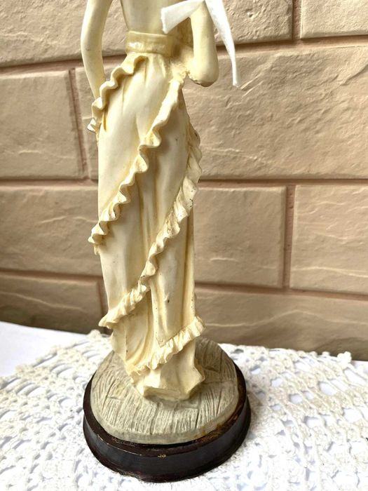 Красива порцеланова дама от Англия