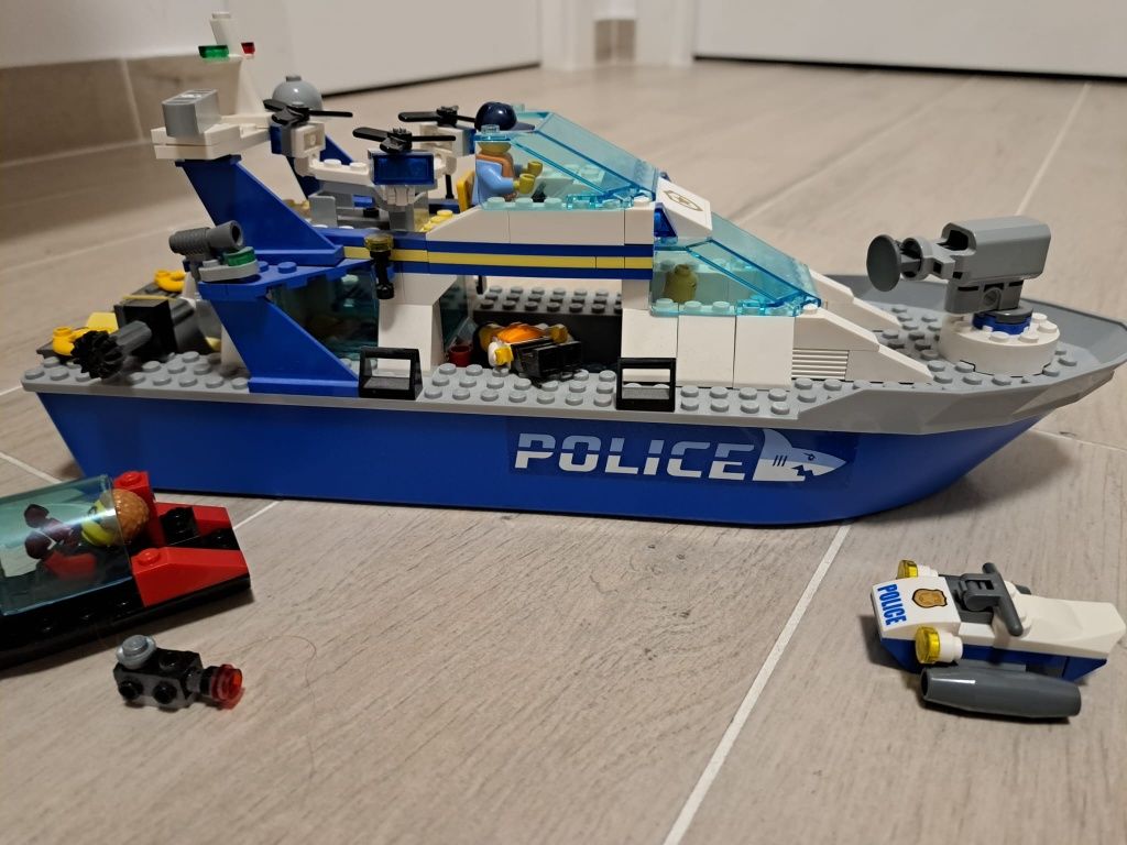 LEGO City Nava de Patrulare a Politiei 200 lei neg