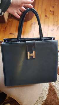 Дамска чанта тип куфарче в тъмно синьо