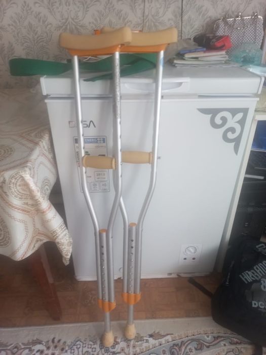 Детские регулируемые костыли — отличное состояние
