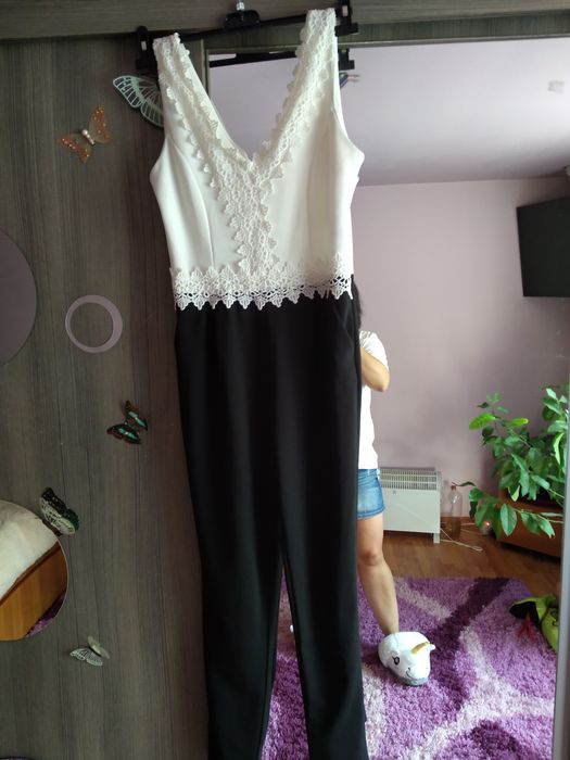 Vând compleu alb cu negru