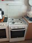 Готварска печка с фурна и котлони на газ Indesit