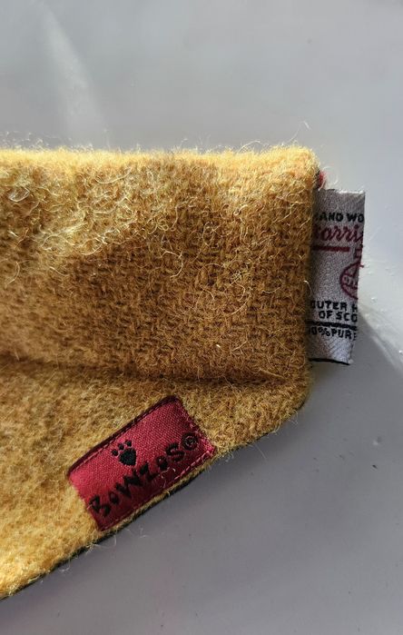 Batic caini/pisicii,  mustar, din lana merino 100% scotiana, noua