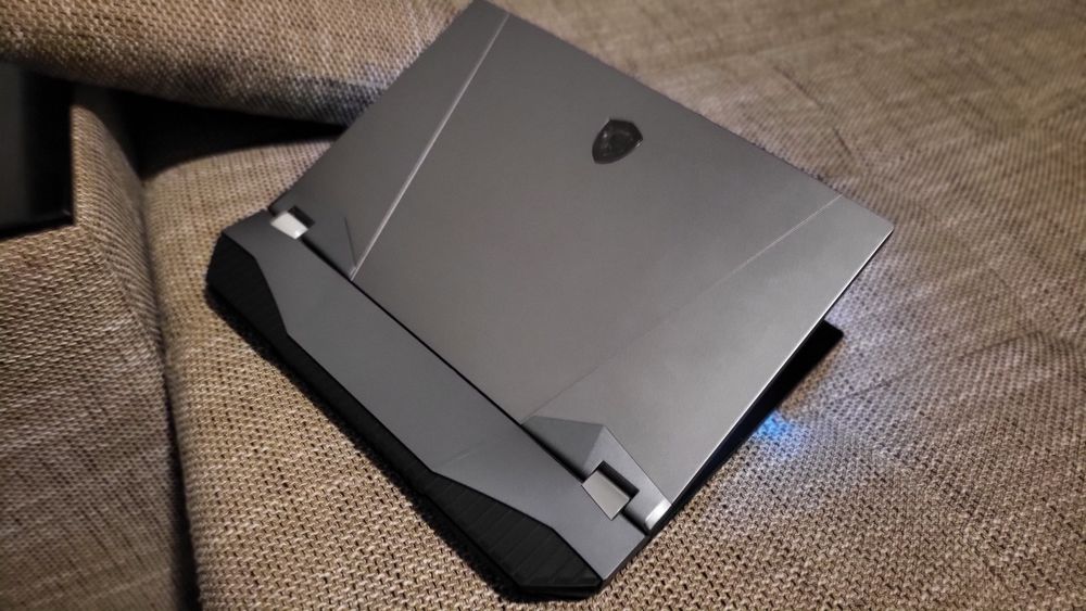 Култовият лаптоп MSI Titan GT76 с компоненти на Desktop настолен PC