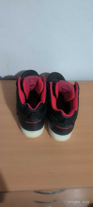 Vând skechers băiat