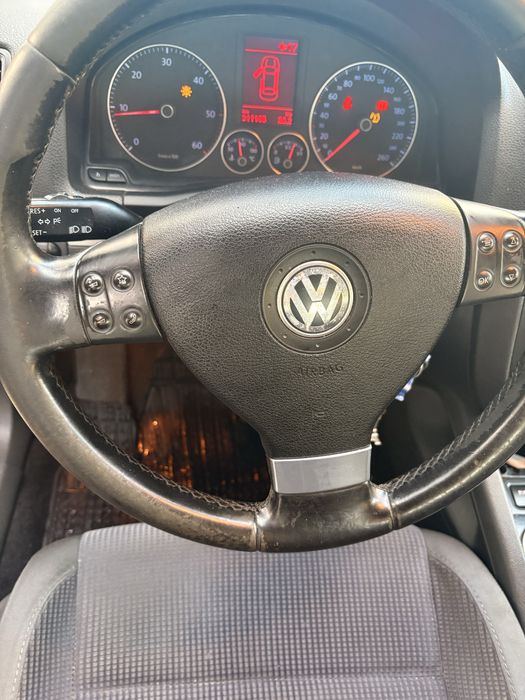 Se vinde vw jetta 2006 1.9 tdi.