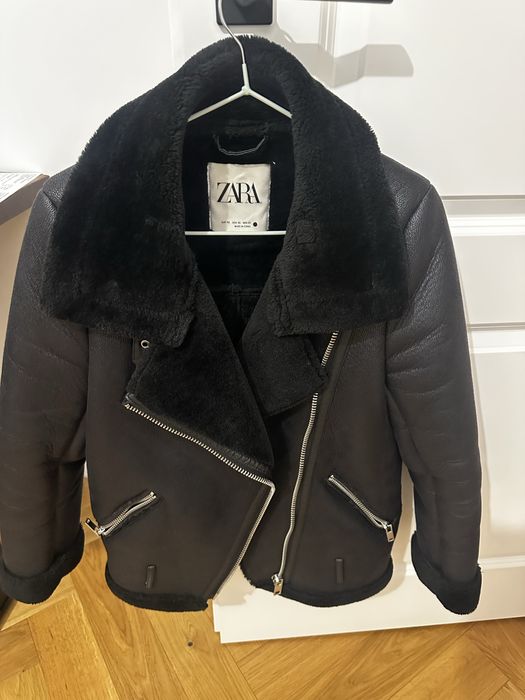 Haina zara neagra purtata de catev ori !