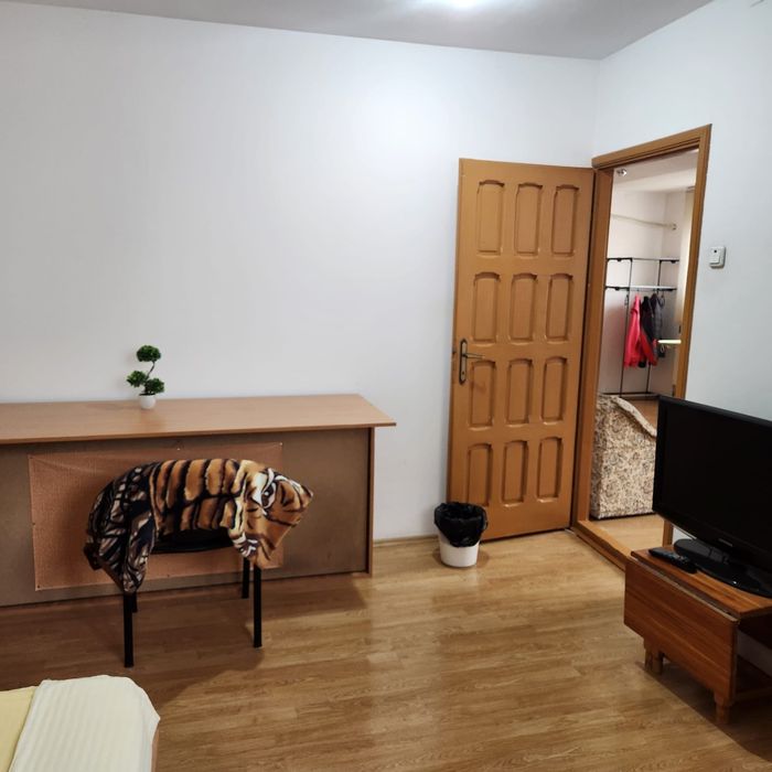 Camera 1 băiat, in vila, zona Vitan - Mihai Bravu