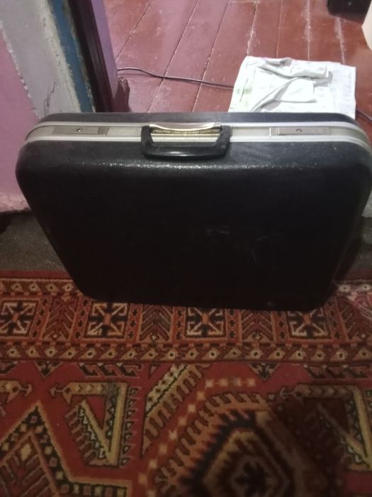Чемодан СССР с замком очень старая модель в хорошем состоянии