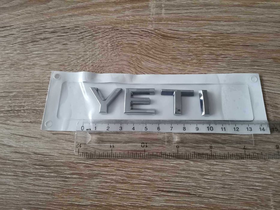 сребрист надпис Skoda Yeti Шкода Йети емблема