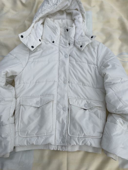 Vând geacă groasă albă impecabilă