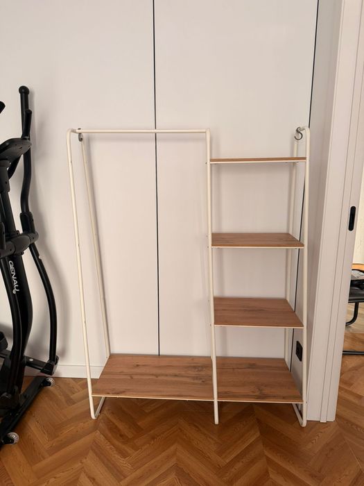 Вешалка для одежды с полками