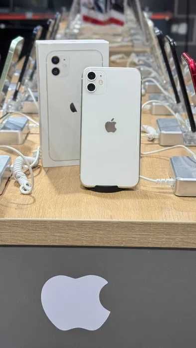 Телефон iPhone 11 64GB / Айфон 11 64ГБ 74% белый