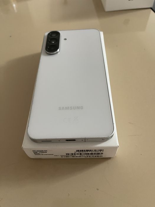 Vând Samsung Galaxy A56 5G LightGray schimb cu a36 a26 s23 s22