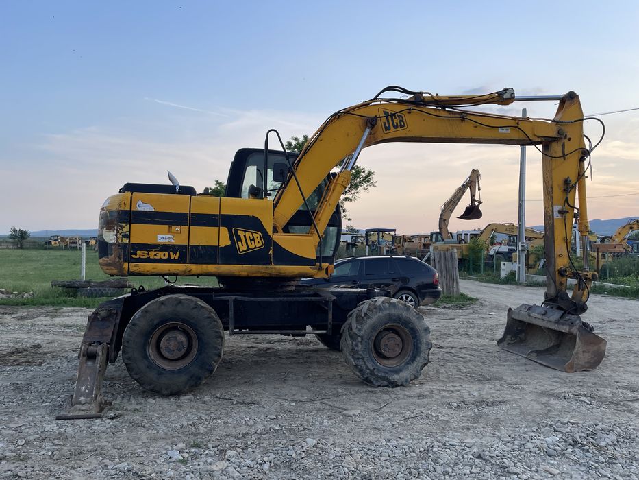 Excavator pe roti JCB 130