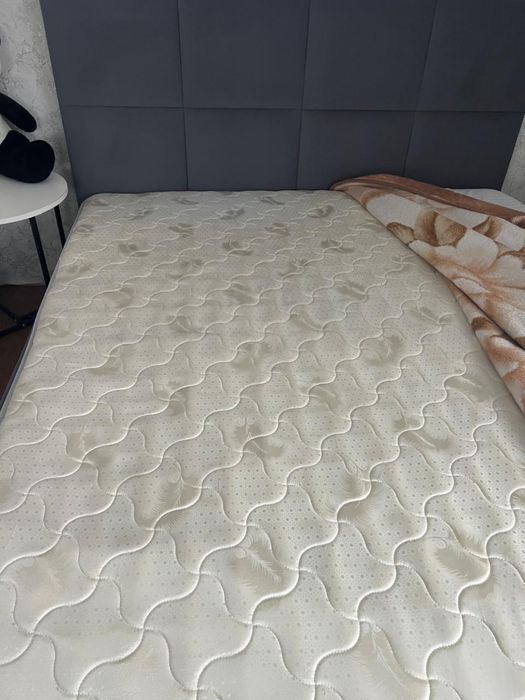 Продам двухспальнюю кровать