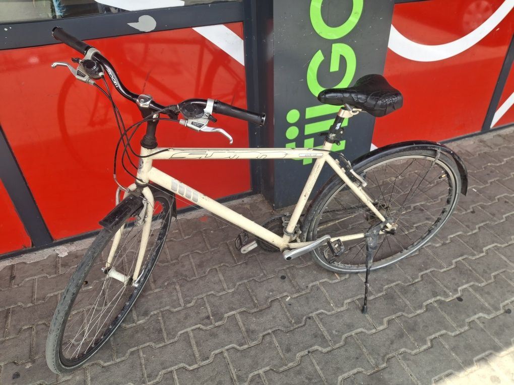 Vând bicicleta .
