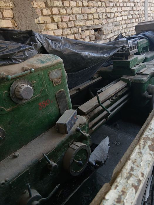 Токарный 3 та станок  сотилади