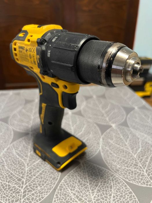 Винтоверт Dewalt DCD709