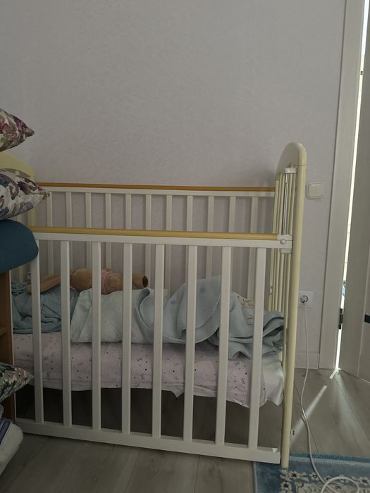 Продам кроватку с матрасом отличное состояние