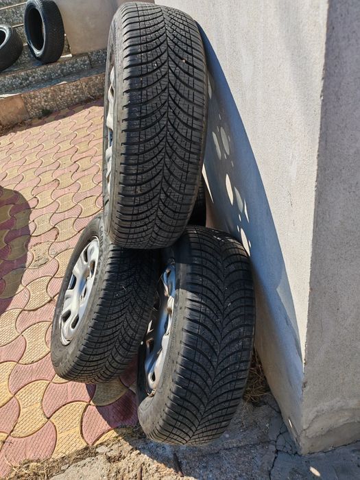 Set roți All Seasons Duster 215/65R16 cu anvelope Goodyear Vector