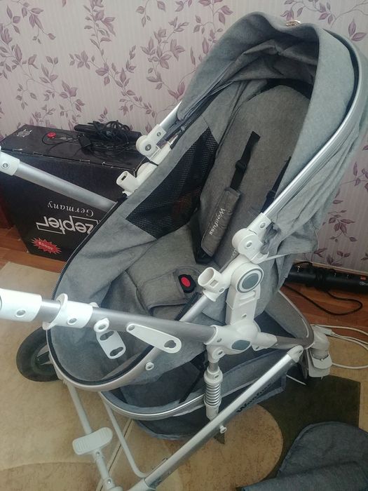 Продам каляску     серый цвет